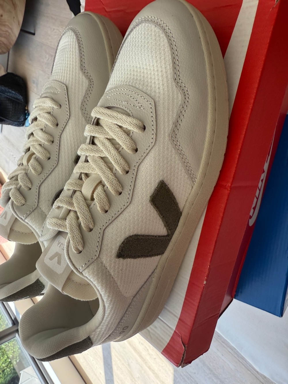 Veja V90 B Mesh Sneakers